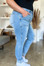 Load image into Gallery viewer, Judy Blue Distressed Straight Jeans with Patch Pockets